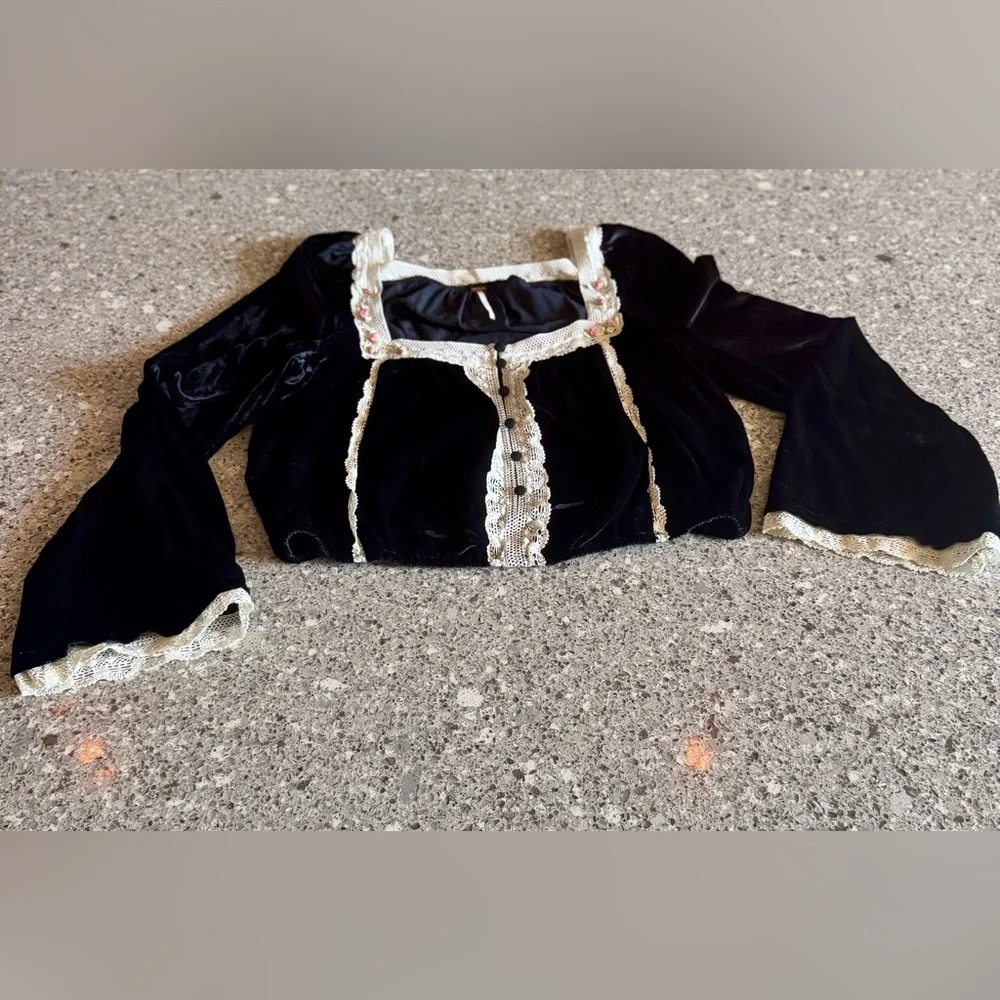 Free People l Twlya Top l Size: M